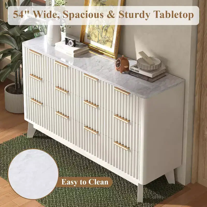 Commode cannelée à 6 tiroirs avec plateau en faux marbre, commode de 137 cm de large pour chambre, salon, couloir, entrée, blanc